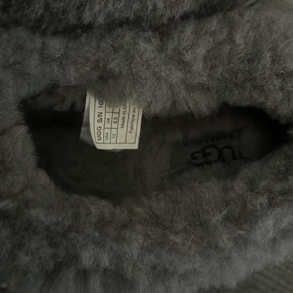 UGGS ♥️ - Picture 3 of 5